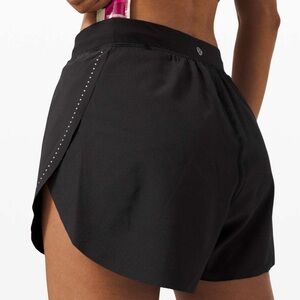 Lululemon Find Your Pace Short 3" *Lined EUC Size 12